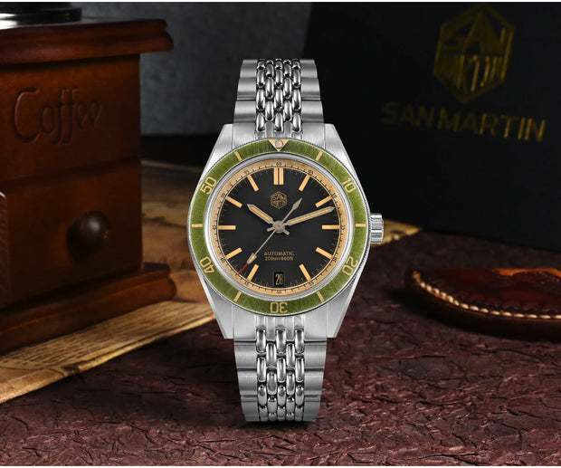 San Martin 39.5mm Men Dive Watch Vintage Distressed Effect NH35 Automatic Mechanical Watch Waterproof 200m C3 Lume SN0116 Reloj