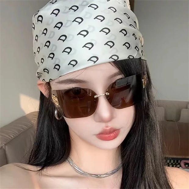 Retro American Curved Lenses Women'S Sunglasses Personalized Letter Decoration Glasses Outdoor Popular Eyepieces Shades Eyewear